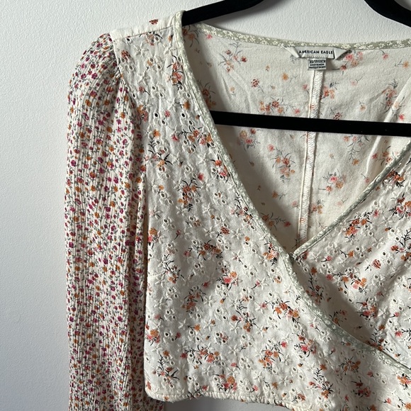 💜 2 for $30 / American Eagle Floral Blouse - Picture 2 of 6